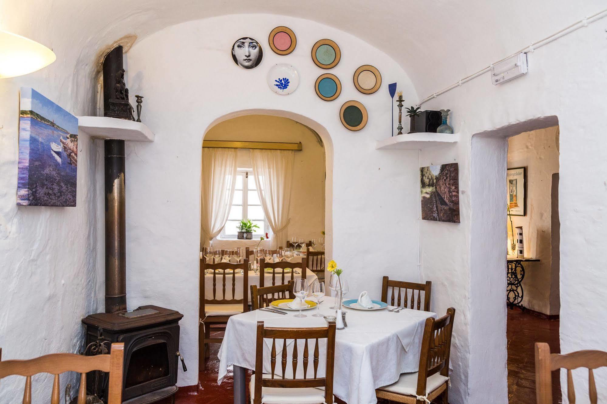 Hostal S'Engolidor Santo Tomás Extérieur photo