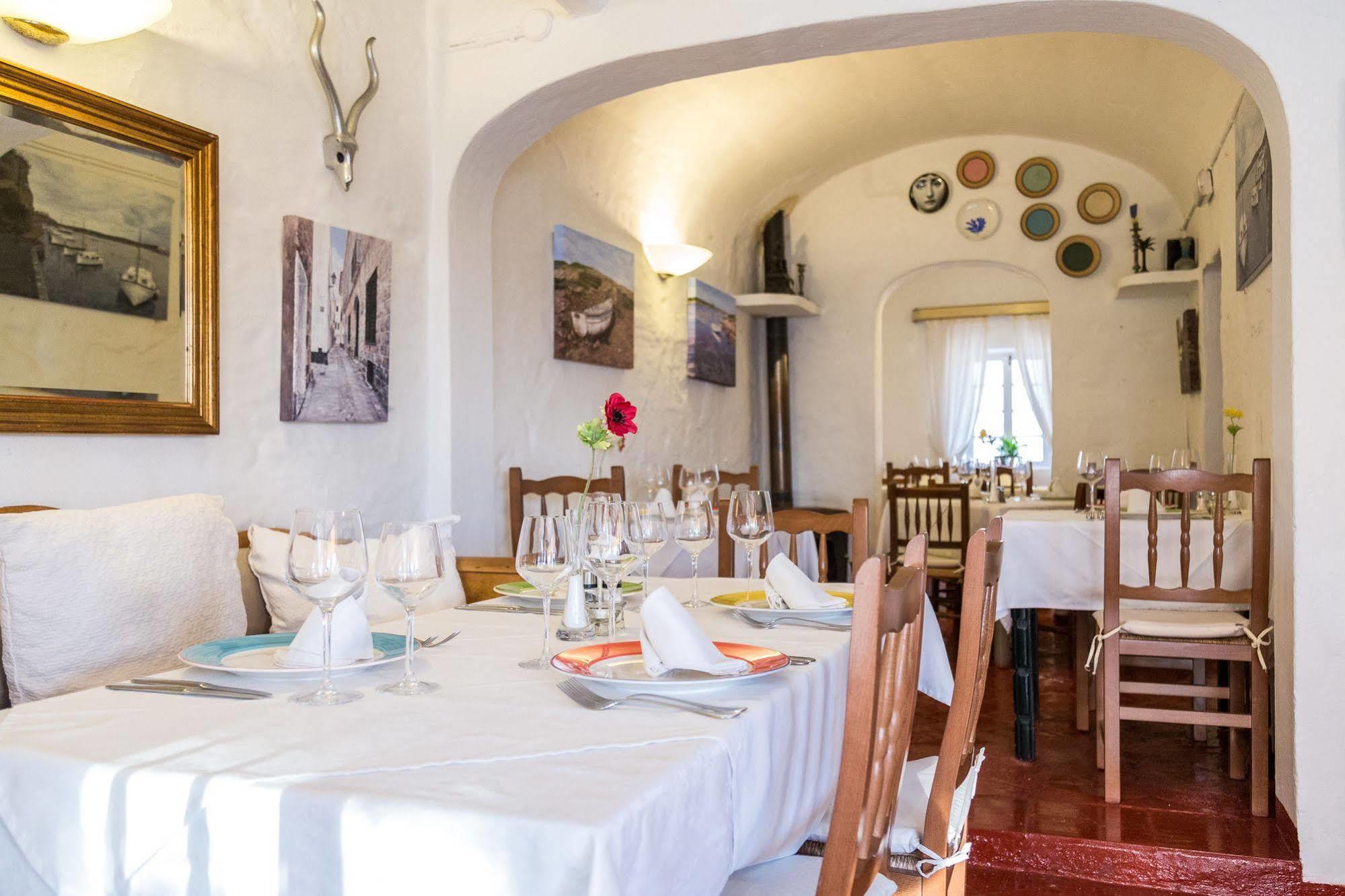 Hostal S'Engolidor Santo Tomás Extérieur photo