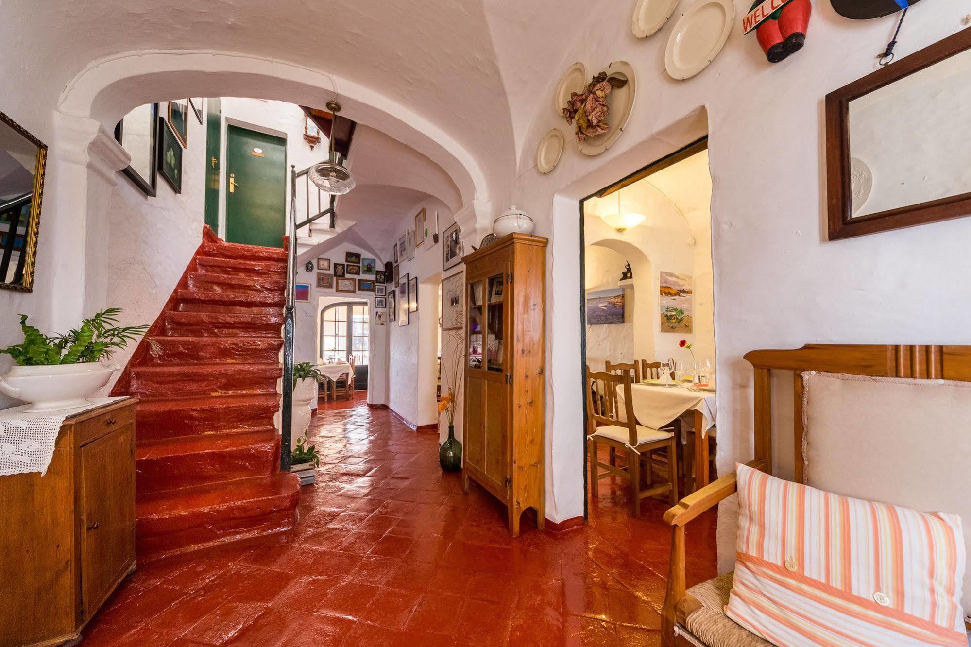Hostal S'Engolidor Santo Tomás Extérieur photo