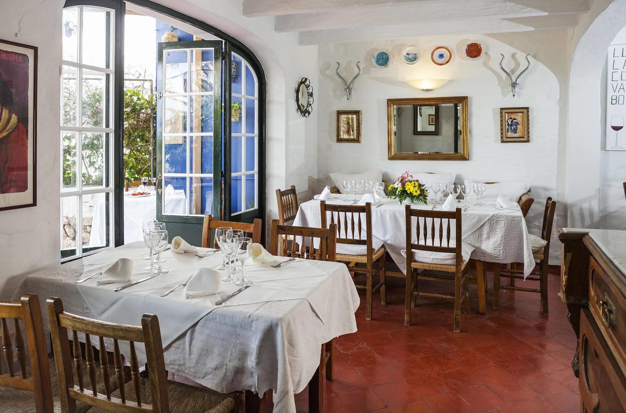Hostal S'Engolidor Santo Tomás Extérieur photo