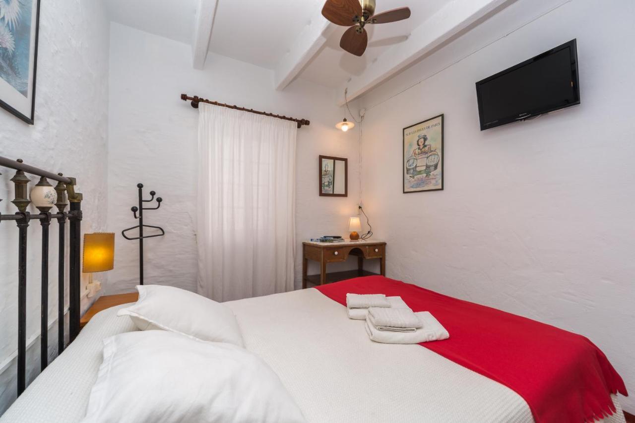 Hostal S'Engolidor Santo Tomás Extérieur photo