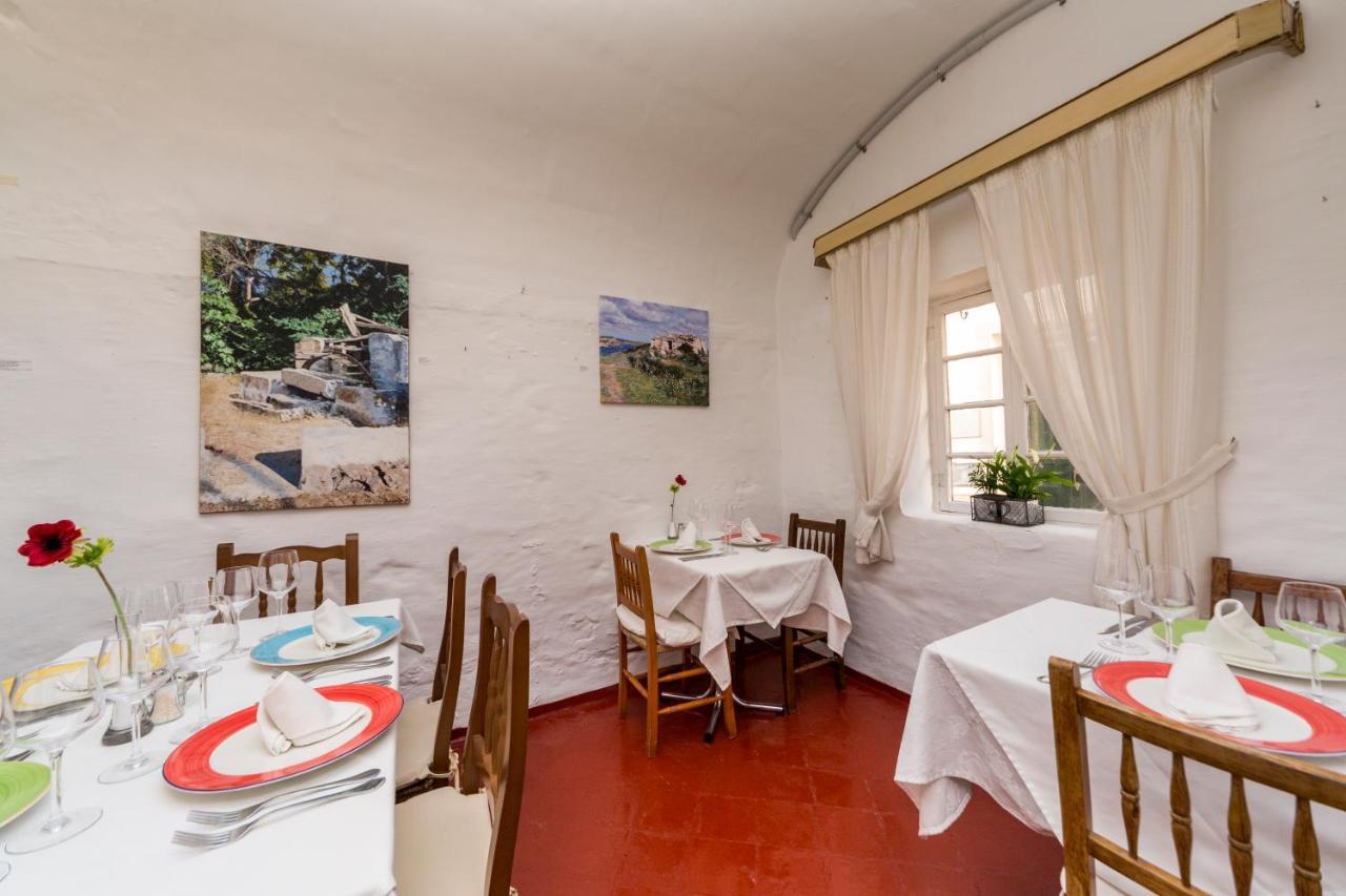 Hostal S'Engolidor Santo Tomás Extérieur photo